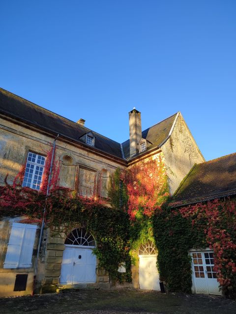 Château de Preisch - Moselle Trois Frontières - Cour du château à l'automne