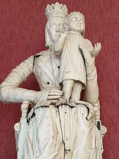 vierge ivoire