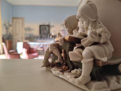 statue