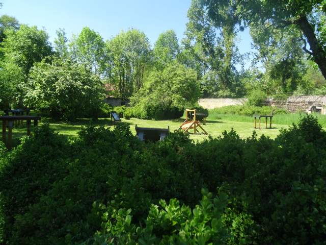 Château de Preisch - Moselle Trois Frontières - Jeux en bois dans le potager