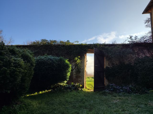 Château de Preisch - Moselle Trois Frontières - Porte du potager au petit matin
