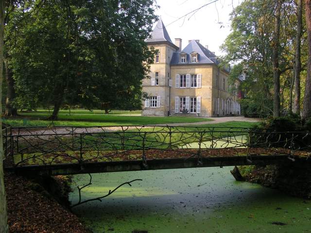 Château de Preisch - Moselle Trois Frontières - Parc, douves et château côté est